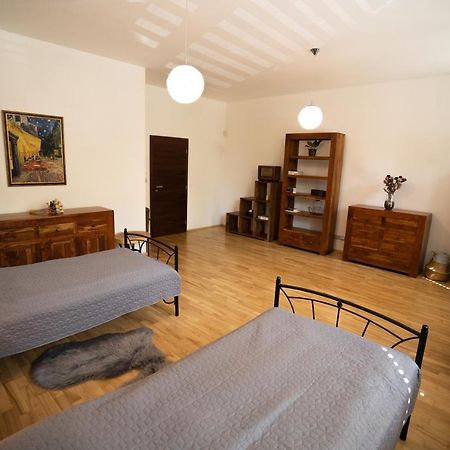 Black Field Apartment Brno Eksteriør bilde