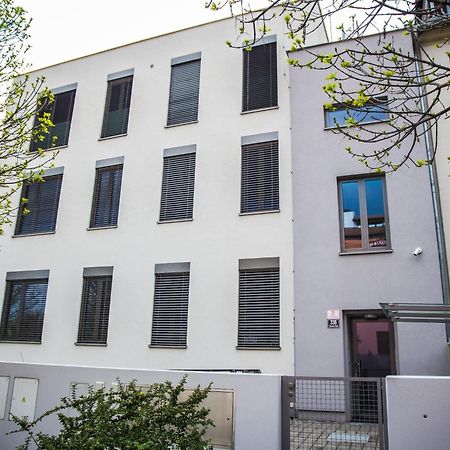 Black Field Apartment Brno Eksteriør bilde