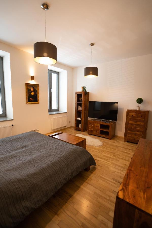 Black Field Apartment Brno Eksteriør bilde