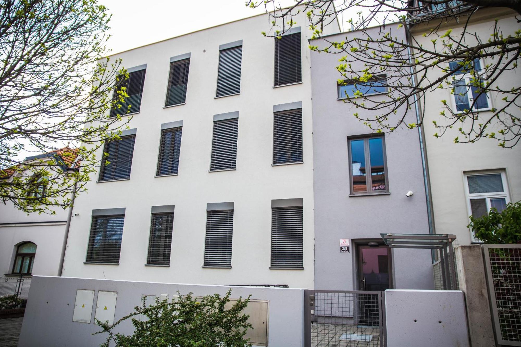 Black Field Apartment Brno Eksteriør bilde